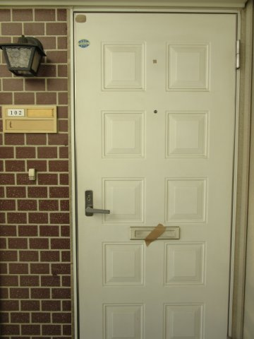 ハイツこうのとりの玄関