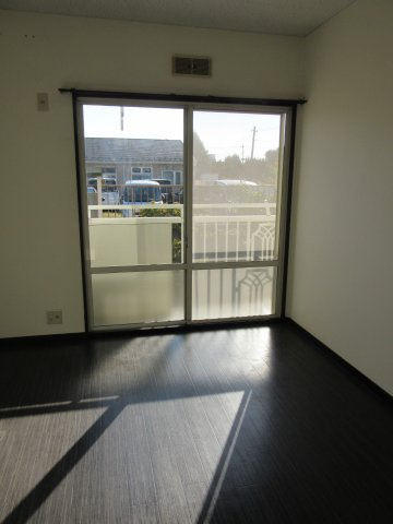 ハイツこうのとりの洋室