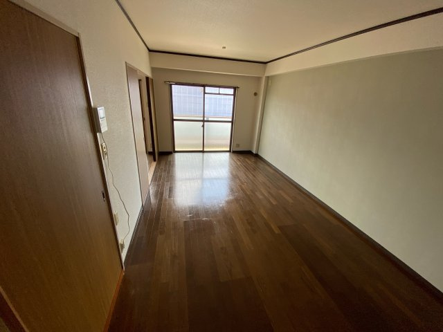 ロフティ津市場の居間・リビング