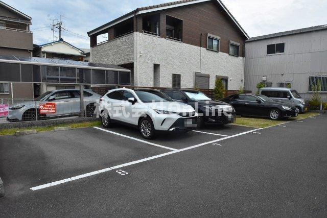 ユニヴァリィ オリゼーの駐車場