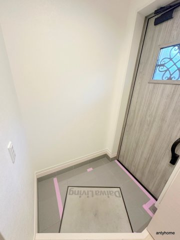 吹田市上山手町のアパートの玄関