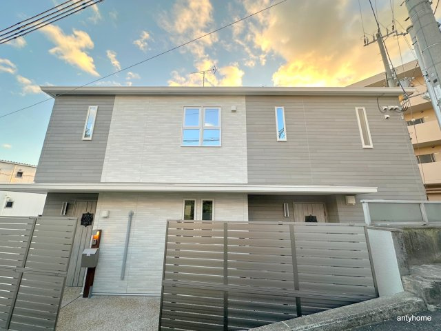 吹田市上山手町のアパートの外観