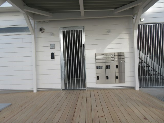 山下町CBHouseのエントランス