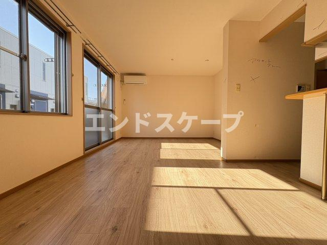 サージ　Ｂの居間・リビング