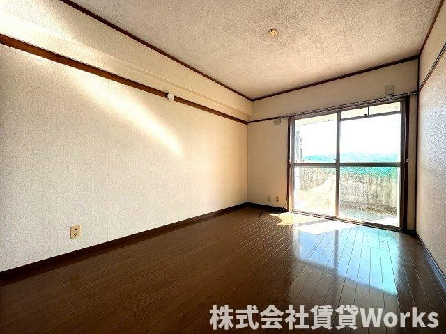 徳島サンハイツの居間・リビング|こちらの居間で趣味の時間をお楽しみください