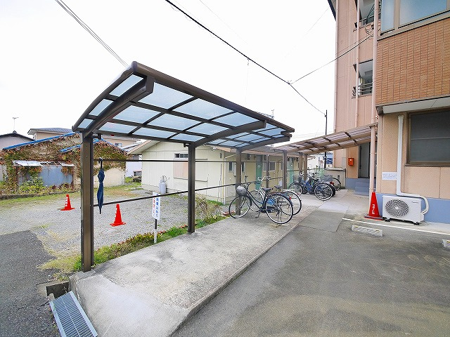 コーポ諏訪西大寺のその他共用部分|駐輪場完備です