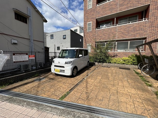 ボン・エクレールの駐車場