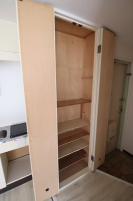 【収納】 | ロイヤルクレイン汐の宮