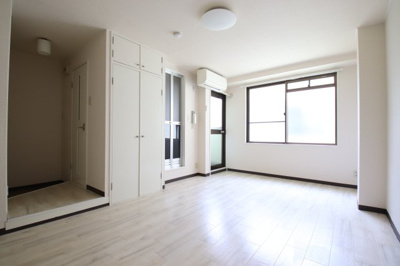 【洋室】 | ロイヤルクレイン汐の宮