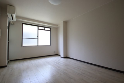 【洋室】 | ロイヤルクレイン汐の宮