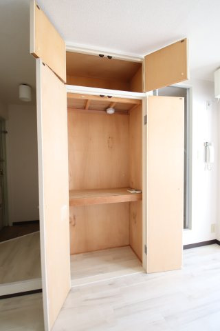 【収納】 | ロイヤルクレイン汐の宮