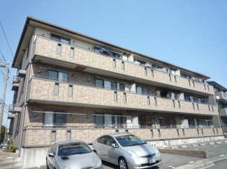 大和ハウス施工の3階建ての軽量鉄骨アパートです♪