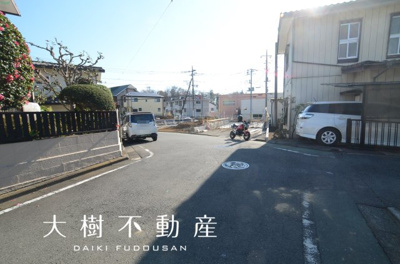 【前面道路含む現地写真】 | 海老名市上今泉5丁目 新築戸建て 全2棟　【仲介手数料無料】 | ※令和5年12月下旬に撮影