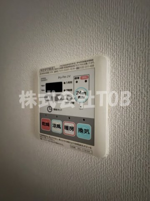 【洗面所】 | ルクレ上北沢ルネサンスコート | 鏡の後ろは棚です。
