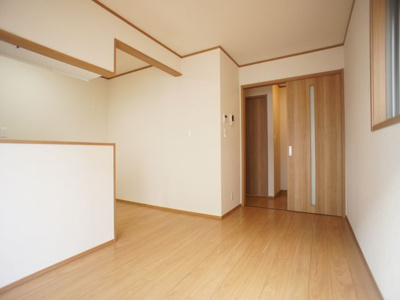 【居間・リビング】 | あじさい | 快適に過ごせるエアコンと便利な室内物干しが付いています♪