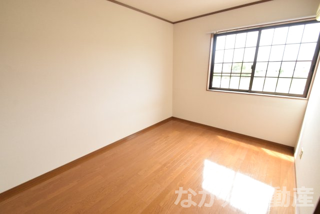 【寝室】 | 広くて明るい寝室