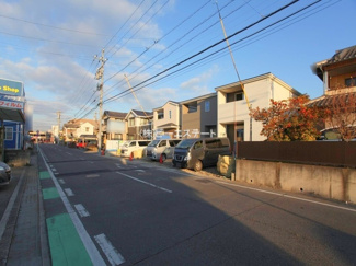 【前面道路含む現地写真】
