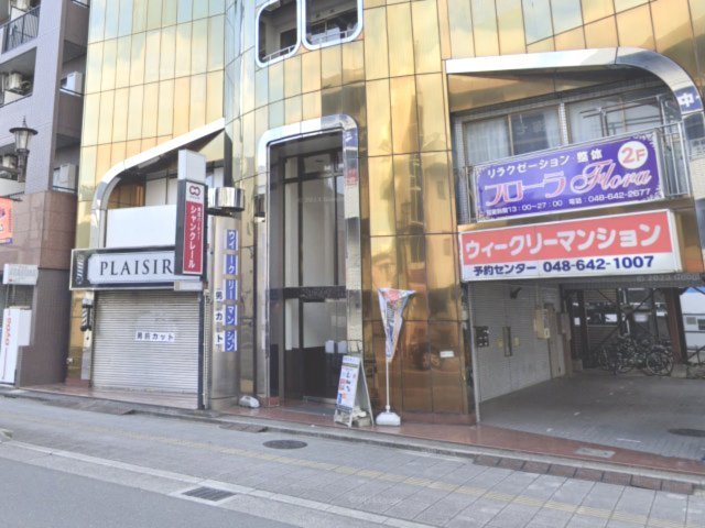ロケットビルのエントランス