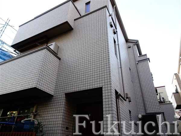 ストラーダ上目黒の外観