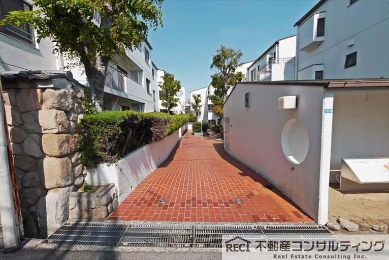 ハイライフ本山のエントランス