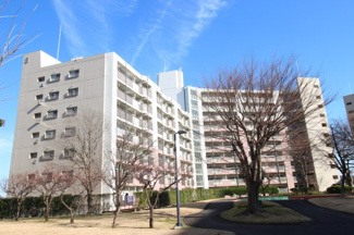 【外観】 | 大規模修繕履歴のある、とてもキレイな外観です♪緑溢れる住宅街が嬉しいですね！