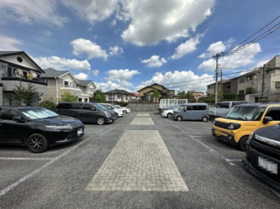 【その他共用部分】 | サンテラスヴィラ新百合3 | 屋根付きの駐輪場で雨が降っても大切な自転車が濡れなくてすみます♪荷物が重いときに自転車があれば助かりますね！