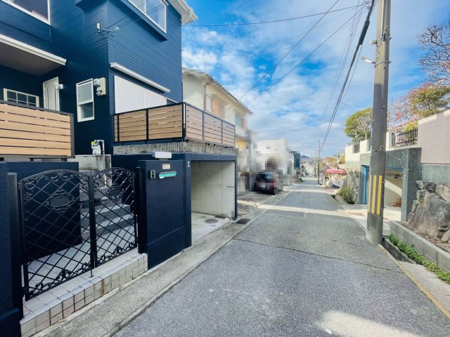 神戸市北区広陵町3丁目戸建の前面道路含む現地写真