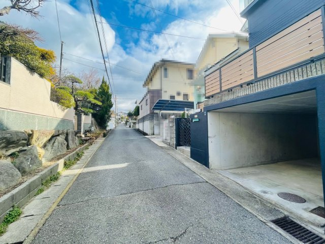 神戸市北区広陵町3丁目戸建の前面道路含む現地写真