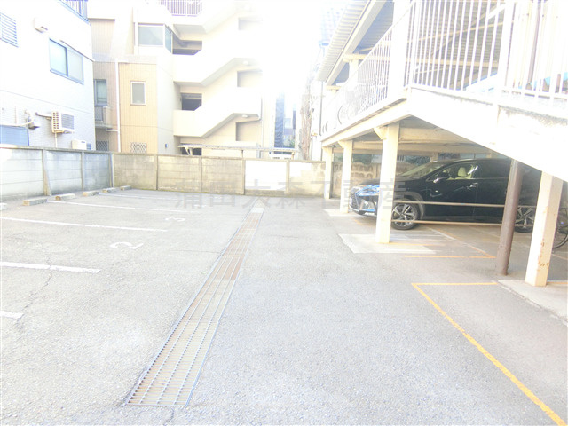スカイパーク多摩川の駐車場|敷地内平置き駐車場　空き状況等詳細はお問合せ下さい。