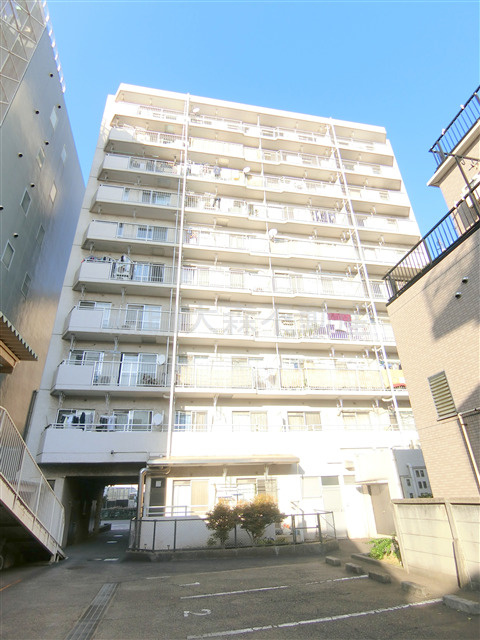 スカイパーク多摩川の外観|1982年1月築　SRC鉄骨鉄筋コンクリート造地上10階建て総戸数40戸の分譲マンション
京急空港線穴守稲荷駅近徒歩2分の東京都大田区羽田4丁目