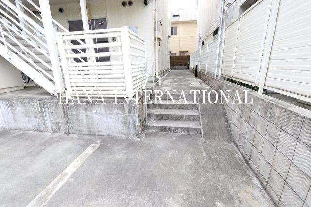 レオネクストメゾンヒカリ　国立のエントランス