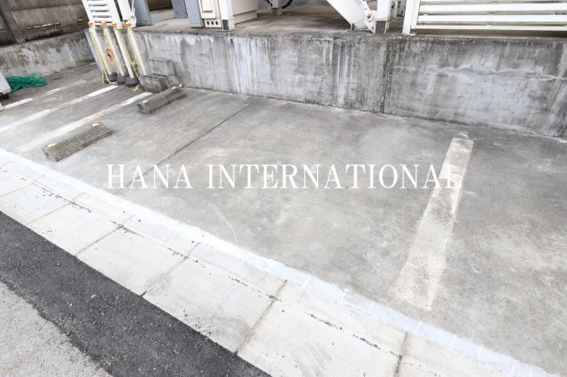 レオネクストメゾンヒカリ　国立の駐車場