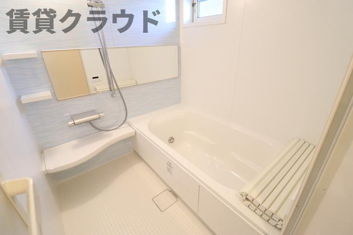 カーサ　エスペランサの浴室|うれしい！！広々一坪風呂は高ポイント！！