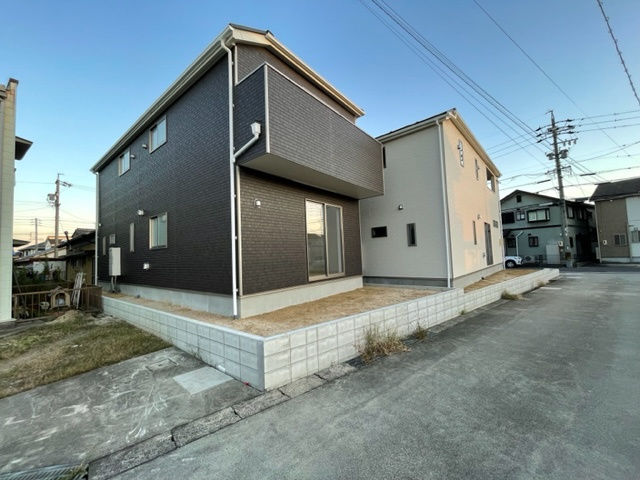 知立市新林町全３棟の外観