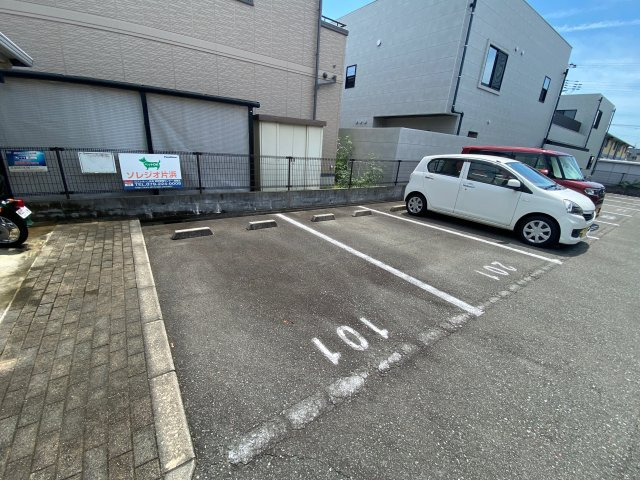 ソレジオ片浜の駐車場