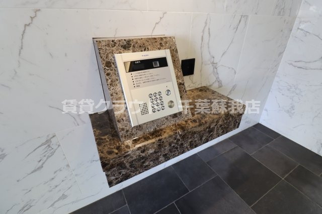 アーバンシャトー千葉のセキュリティ|オートロック付きエントランス