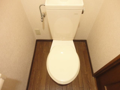 【トイレ】 | メゾンア・ラ・モード | 別号室の写真になります。現況優先。