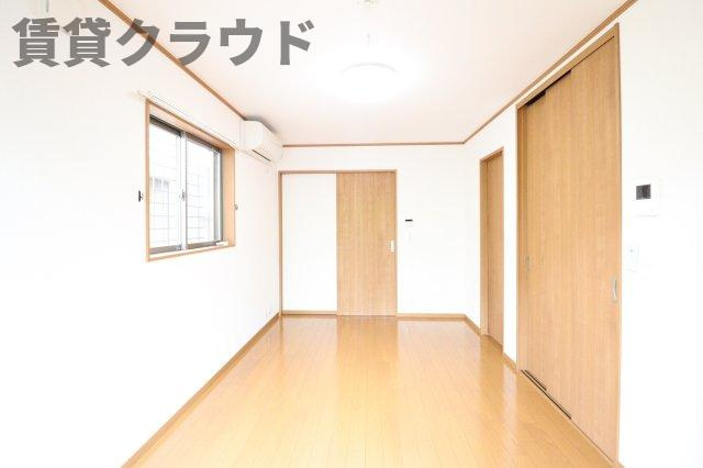 タウンハウス大森の居間・リビング|使いやすい居間です