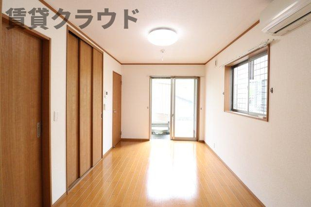 タウンハウス大森の居間・リビング|ゆったり過ごせる居間です