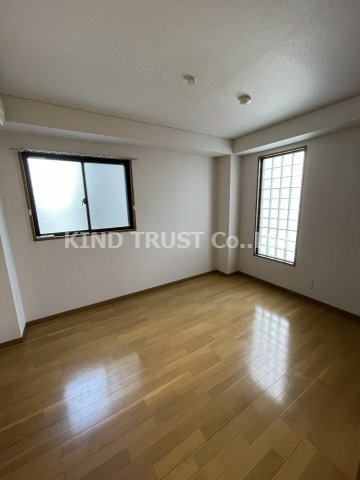 ベルメゾン天満の居間・リビング|明るいお部屋です