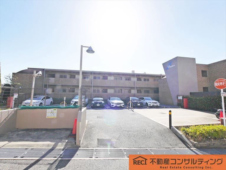 ユニーブル御影山手の駐車場