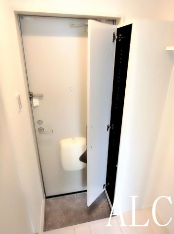 ORACLE SHIN-OKUBO(オラクル）の玄関|明るい玄関です　※同シリーズ写真