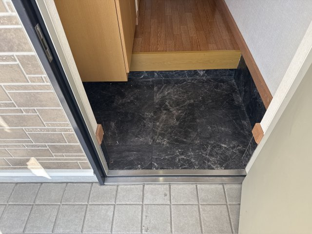 ロイヤルシャトーＭの玄関