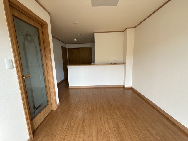 ロイヤルシャトーＭの居間・リビング