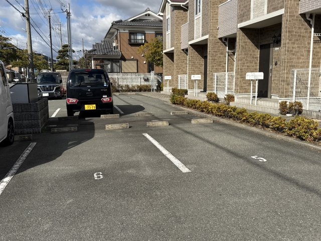 ロイヤルシャトーＭの駐車場