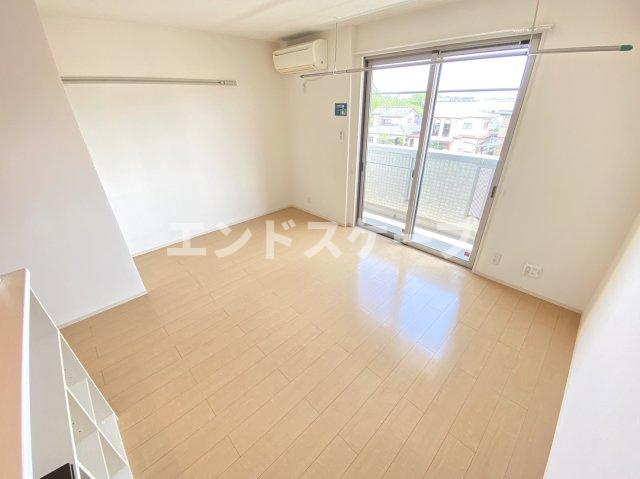 ヴェラハイツＭの居間・リビング|高崎、前橋エリアのお部屋探しはエンドスケープまで！お客様の理想お聞かせ下さい♪