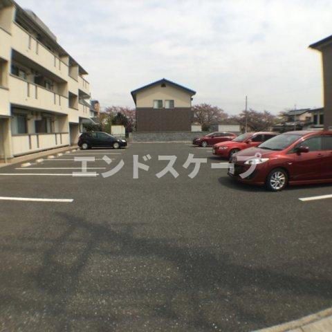 ヴェラハイツＭの駐車場|高崎、前橋エリアのお部屋探しはエンドスケープまで！お客様の理想お聞かせ下さい♪