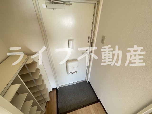 メゾン小若江の玄関|落ち着いた玄関です