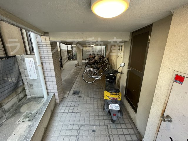 メゾン小若江のロビー|清潔なロビーです