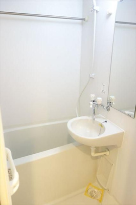 【独立洗面台】 | ピュアドームエクサイト博多アネックス | 別号室の写真になります。現況優先。